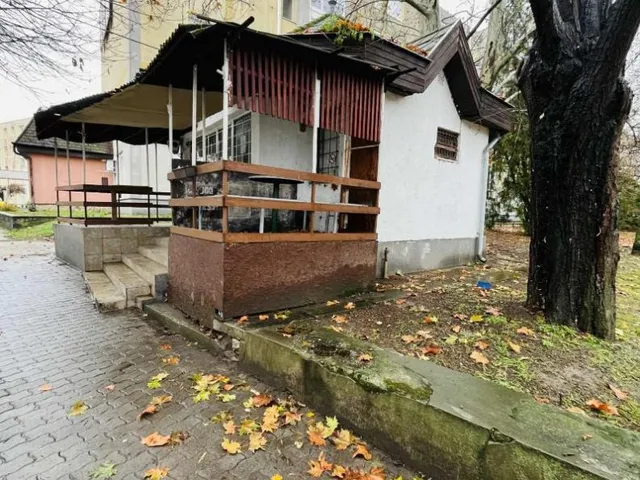 Eladó kereskedelmi és ipari ingatlan Komárom 36 nm