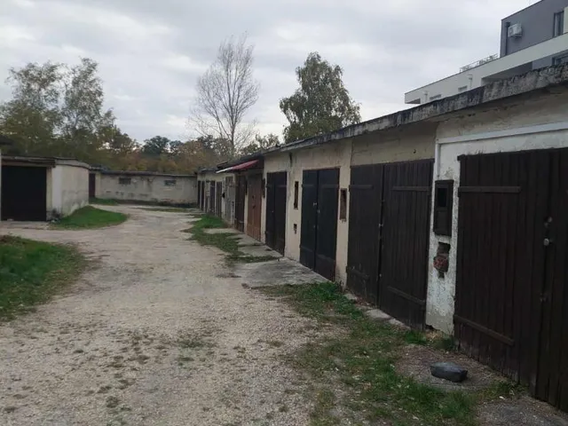 Eladó garázs Tatabánya 18 nm