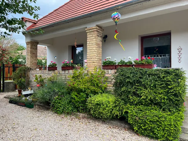 Eladó ház Kocs 78 nm