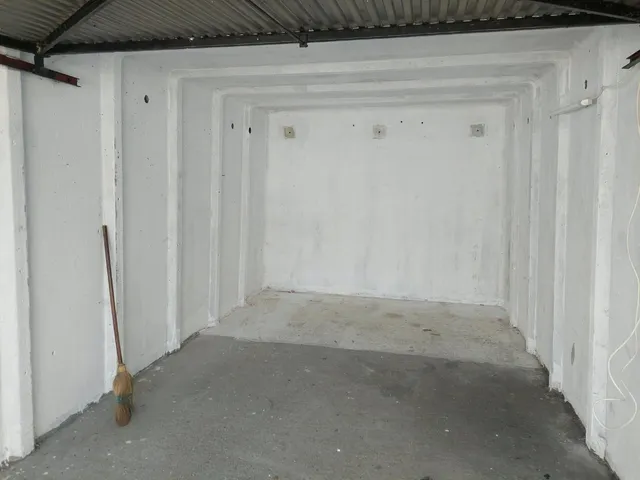 Eladó garázs Tatabánya 17 nm