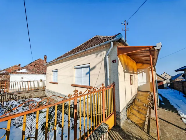 Eladó ház Kocs 123 nm