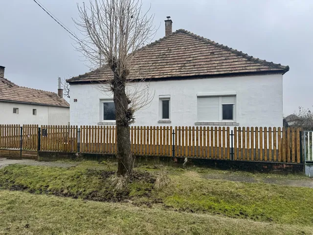 Eladó ház Csém 86 nm