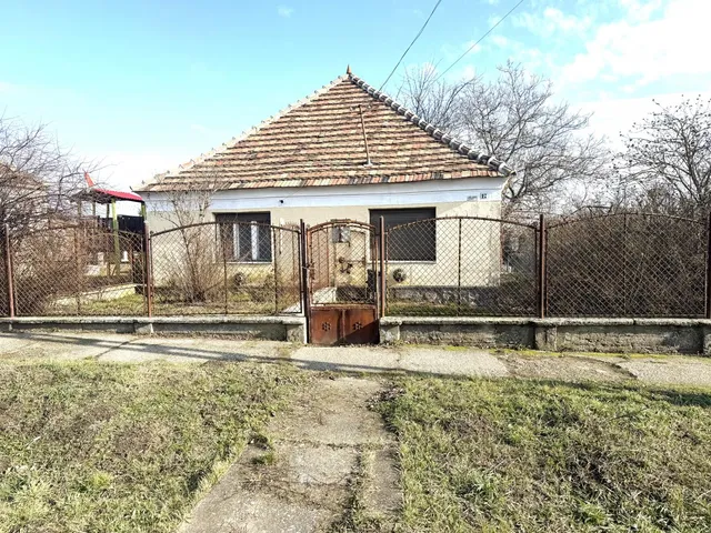 Eladó ház Kocs 60 nm