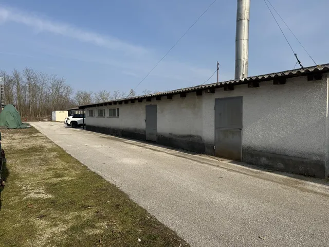 Kiadó kereskedelmi és ipari ingatlan Környe 2066 nm