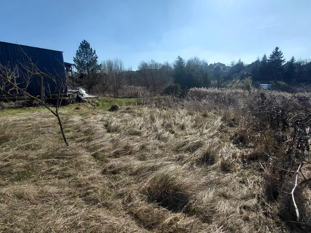 Eladó telek Oroszlány 881 nm