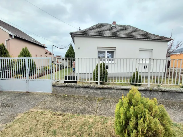 Eladó ház Komárom 76 nm