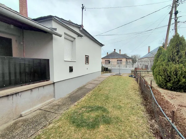 Eladó ház Komárom 76 nm