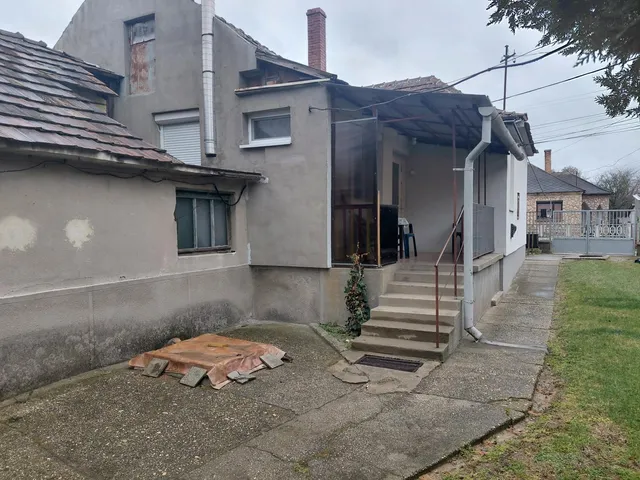 Eladó ház Komárom 76 nm