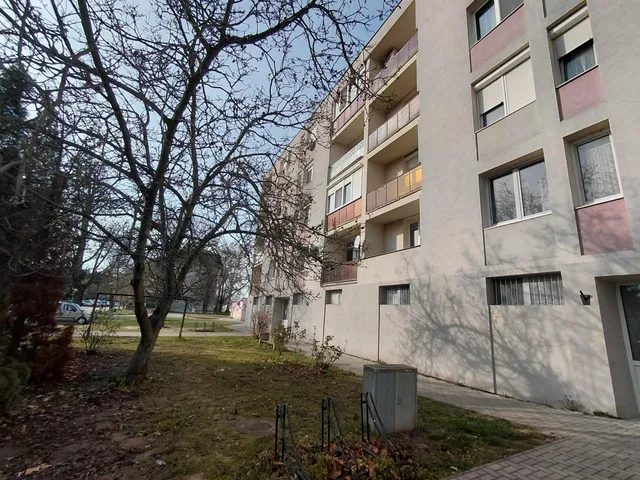 Eladó lakás Komárom 54 nm