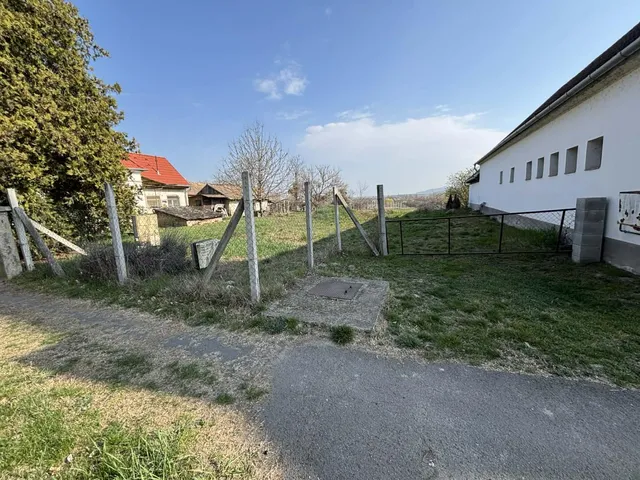 Eladó telek Naszály 2800 nm