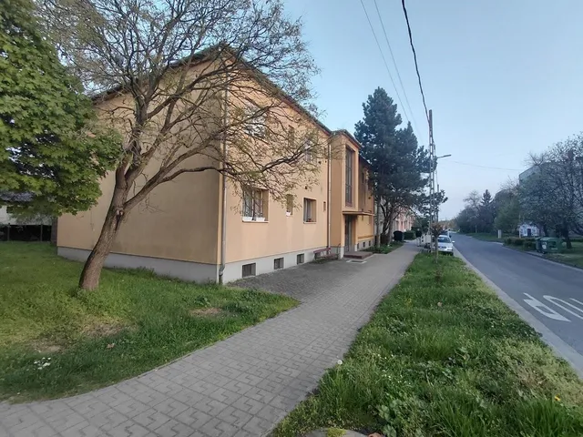 Eladó lakás Komárom 73 nm