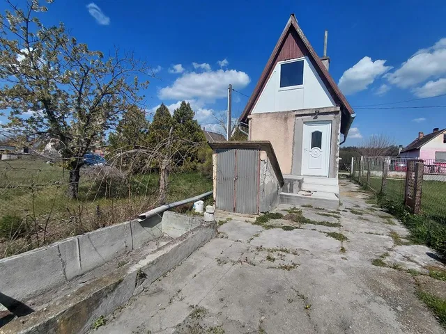 Eladó üdülő és hétvégi ház Ács 32 nm