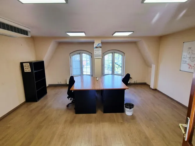 Kiadó kereskedelmi és ipari ingatlan Tata 22 nm