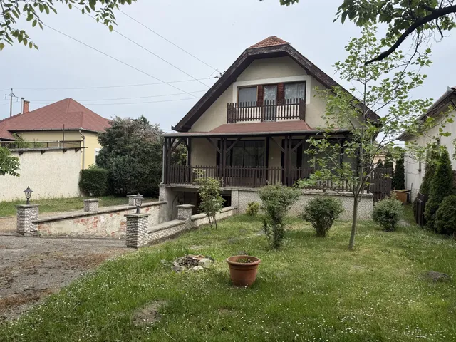 Eladó ház Komárom 240 nm