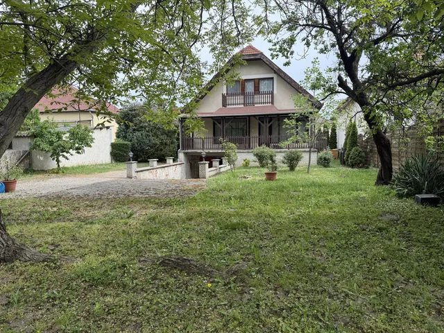 Eladó ház Komárom 240 nm