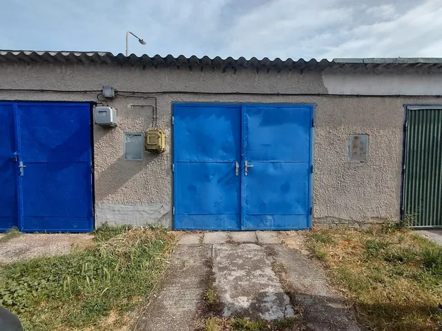Eladó garázs Almásfüzitő 24 nm