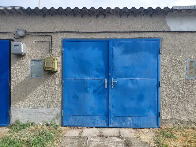 Eladó garázs Almásfüzitő 24 nm