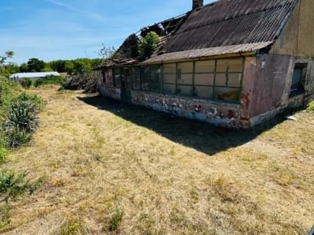 Eladó telek Komárom 701 nm