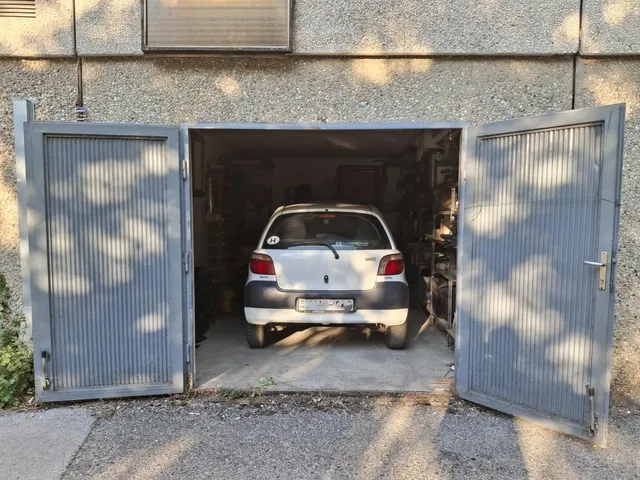 Eladó garázs Tatabánya 18 nm