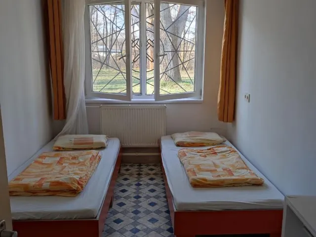 Kiadó kereskedelmi és ipari ingatlan Oroszlány 1000 nm