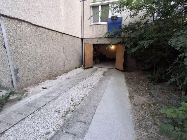 Eladó garázs Tatabánya 18 nm