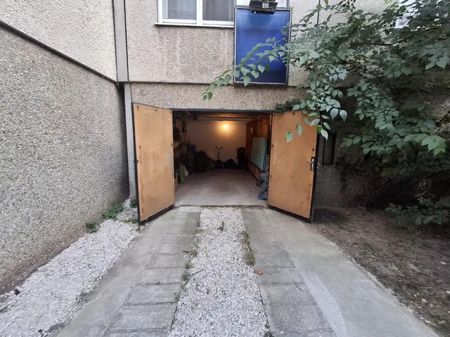 Eladó garázs Tatabánya 18 nm