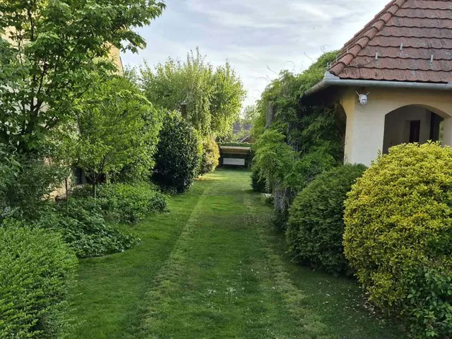 Eladó ház Vértessomló 200 nm