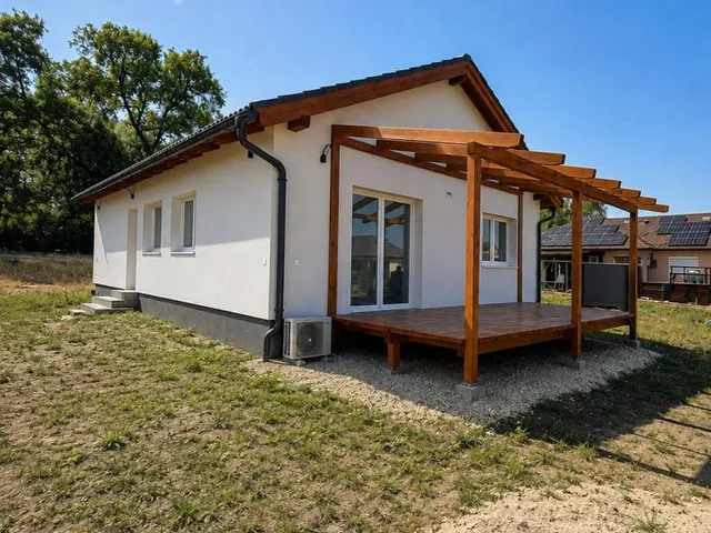 Eladó ház Naszály 88 nm
