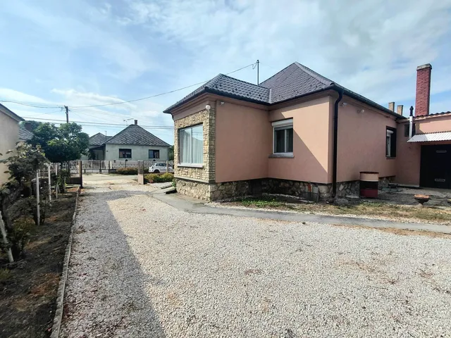 Eladó ház Kisbér 98 nm