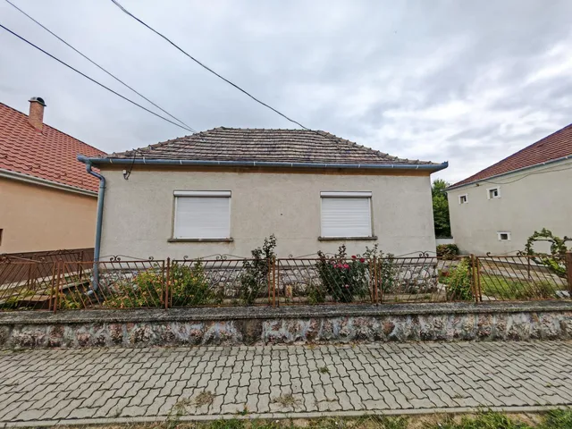 Eladó ház Tarján 90 nm