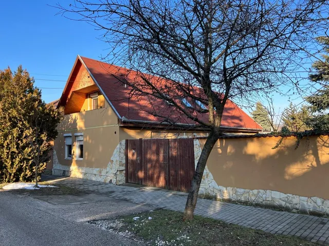 Kiadó ház Szomód 160 nm
