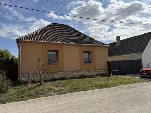 Eladó ház Komárom 85 nm