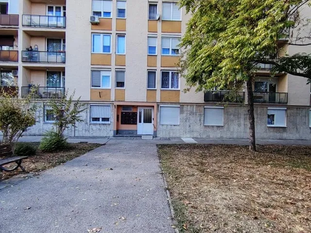 Eladó lakás Oroszlány 74 nm