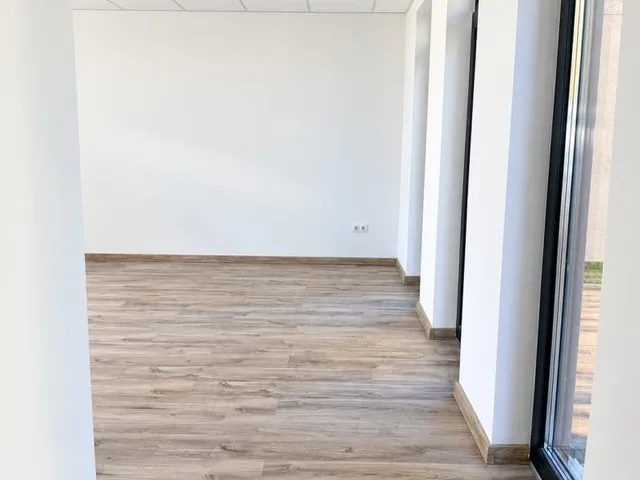 Kiadó kereskedelmi és ipari ingatlan Tatabánya 76 nm