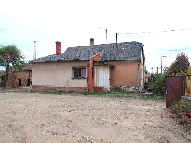 Eladó ház Ászár 58 nm