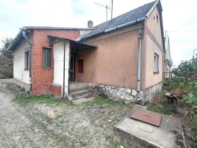 Eladó ház Ászár 58 nm