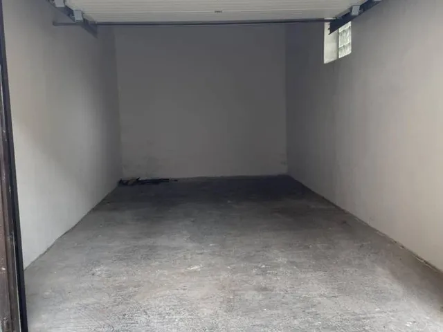 Eladó garázs Eger, Belváros 18 nm