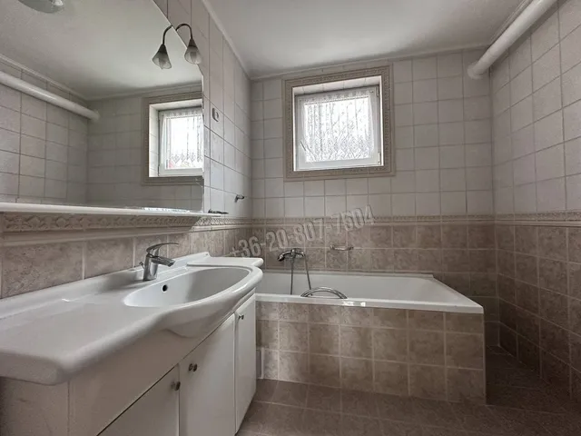 Eladó lakás Eger, Károlyváros 135 nm