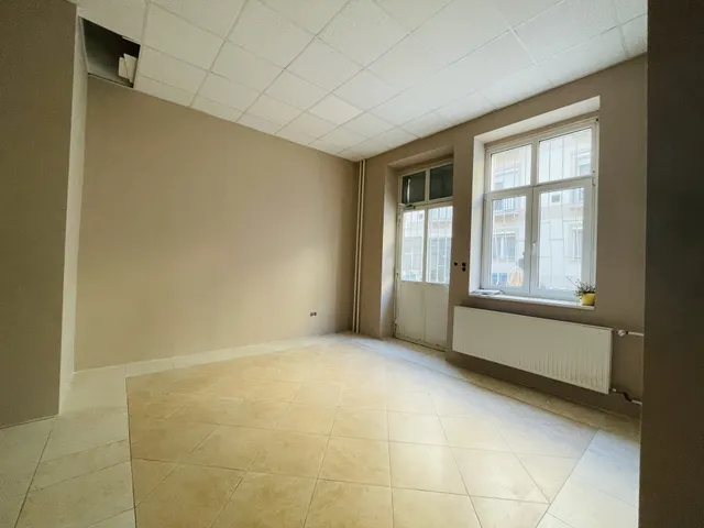 Kiadó kereskedelmi és ipari ingatlan Győr, Belváros 41 nm