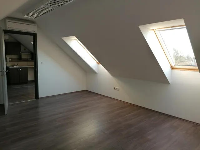 Kiadó kereskedelmi és ipari ingatlan Győr, Szabadhegy 35 nm