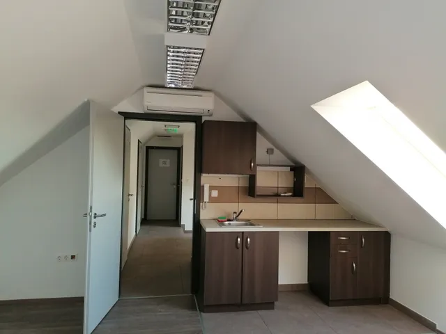 Kiadó kereskedelmi és ipari ingatlan Győr, Szabadhegy 35 nm
