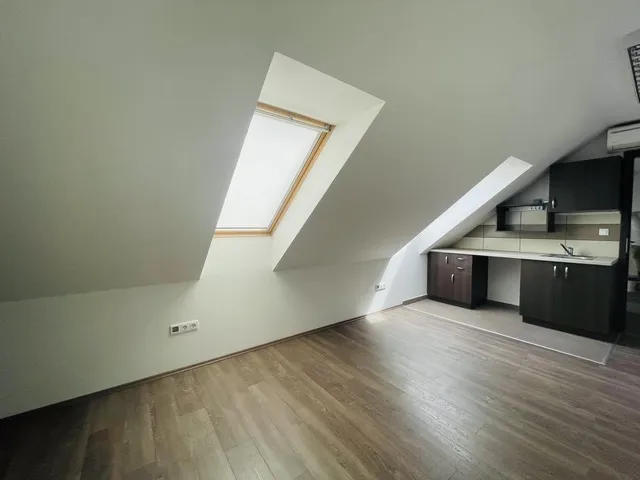 Kiadó kereskedelmi és ipari ingatlan Győr, Szabadhegy 20 nm