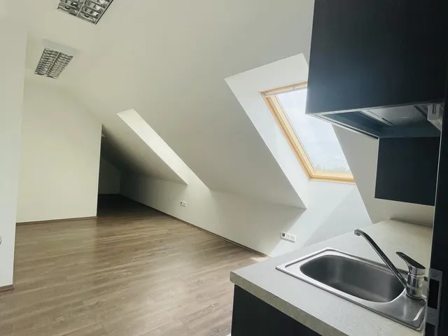 Kiadó kereskedelmi és ipari ingatlan Győr, Szabadhegy, Szent Imre út 20 nm