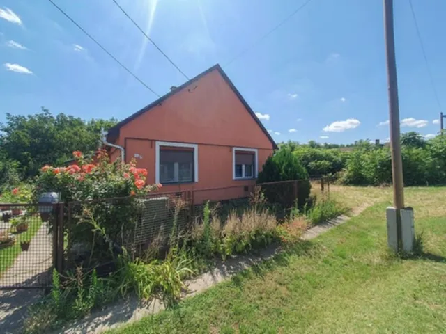 Eladó ház Tetétlen 80 nm