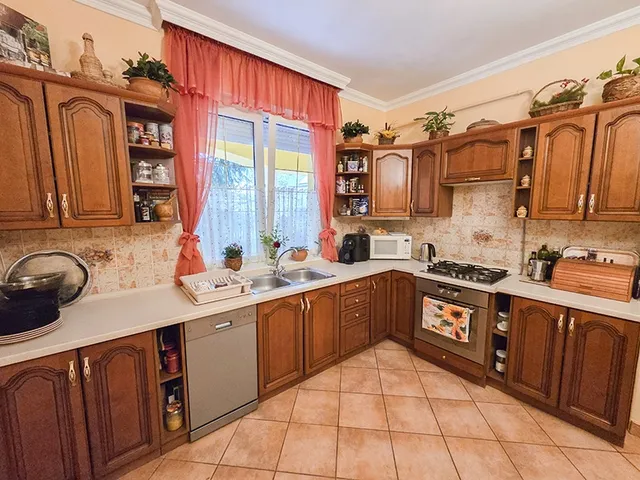 Eladó ház Debrecen, Hatvan utcai kert 165 nm