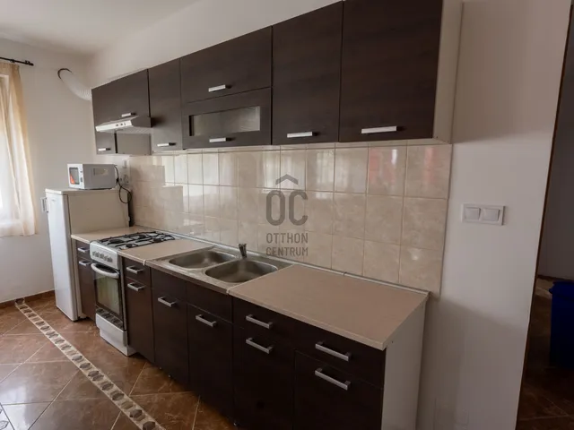 Kiadó kereskedelmi és ipari ingatlan Székesfehérvár, Szárazrét 120 nm