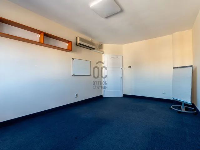 Eladó kereskedelmi és ipari ingatlan Székesfehérvár, Belváros 17 nm