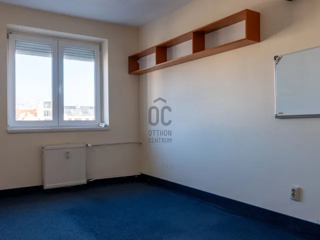 Eladó kereskedelmi és ipari ingatlan Székesfehérvár, Belváros 17 nm