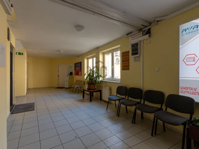 Eladó kereskedelmi és ipari ingatlan Székesfehérvár, Belváros 17 nm