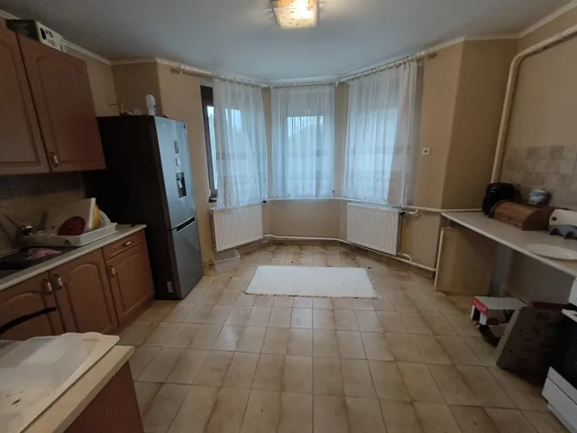 Eladó lakás Győr, Gyirmót 120 nm